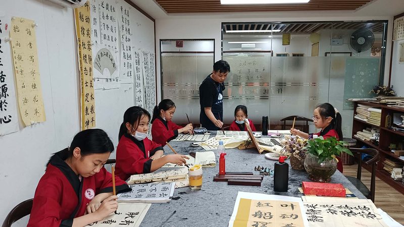 此外，以下因素也会影响电工的就业前景：