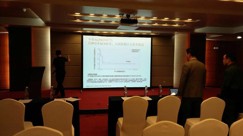 成人技能培训的收费标准通常由以下几个部分构成：